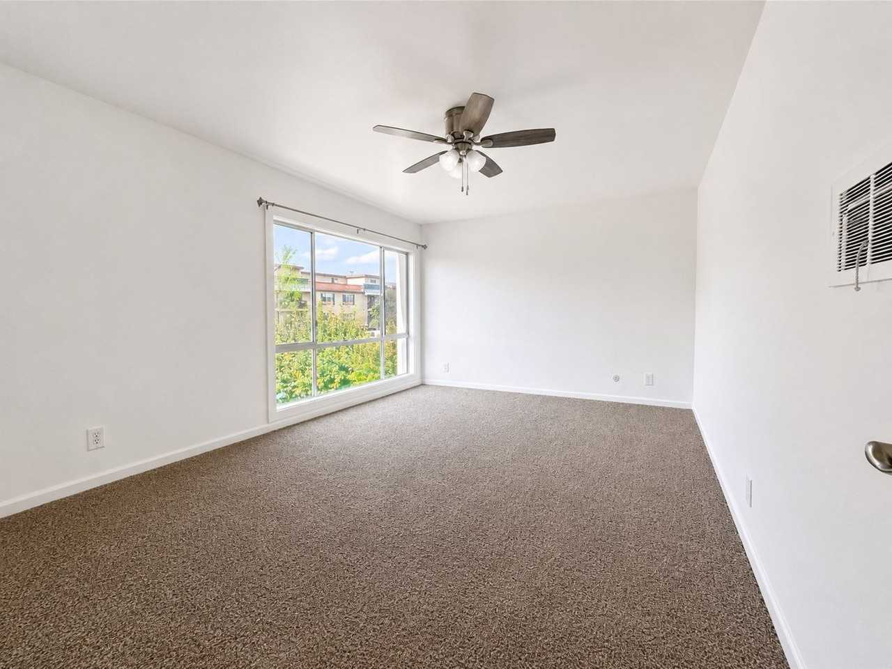 Oversized 1 BR with a Pool at 10822 Victory Blvd North Hollywood, CA 91606 - Photo 6 of 10
