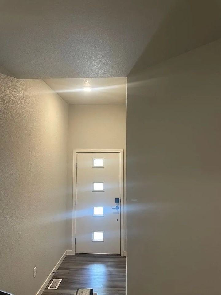 2828 2828 Straus Lane  - 2828 Straus Lane - Photo 2 of 19