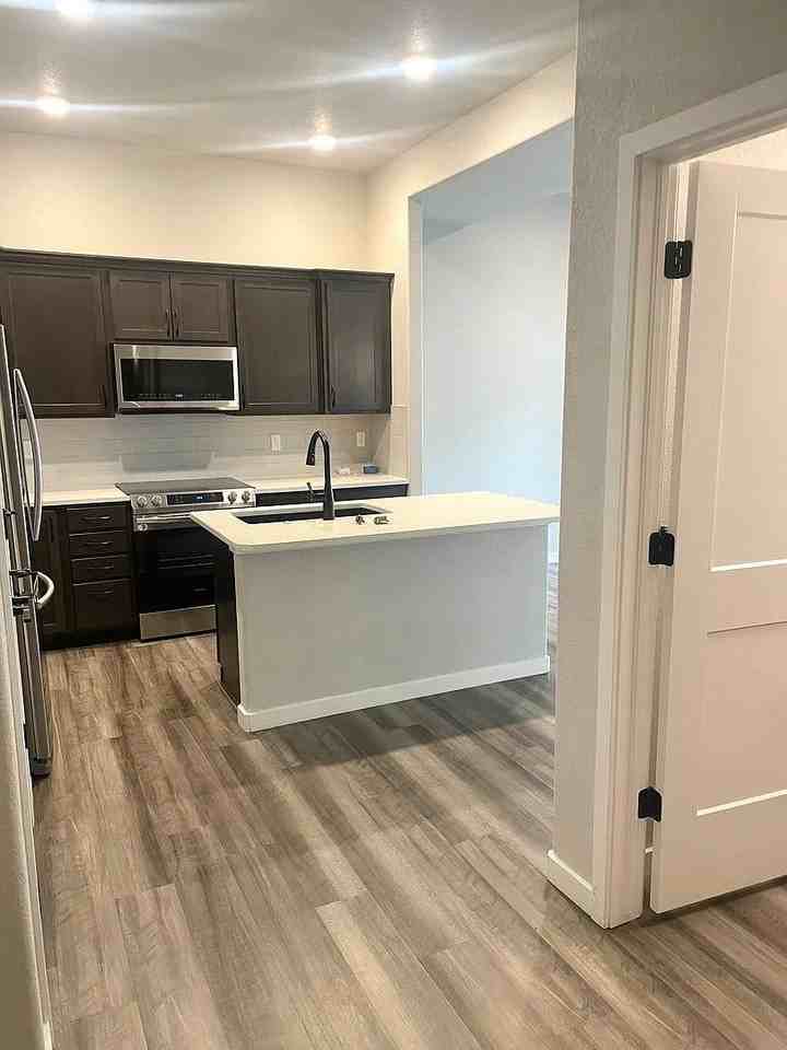 2828 2828 Straus Lane  - 2828 Straus Lane - Photo 5 of 19
