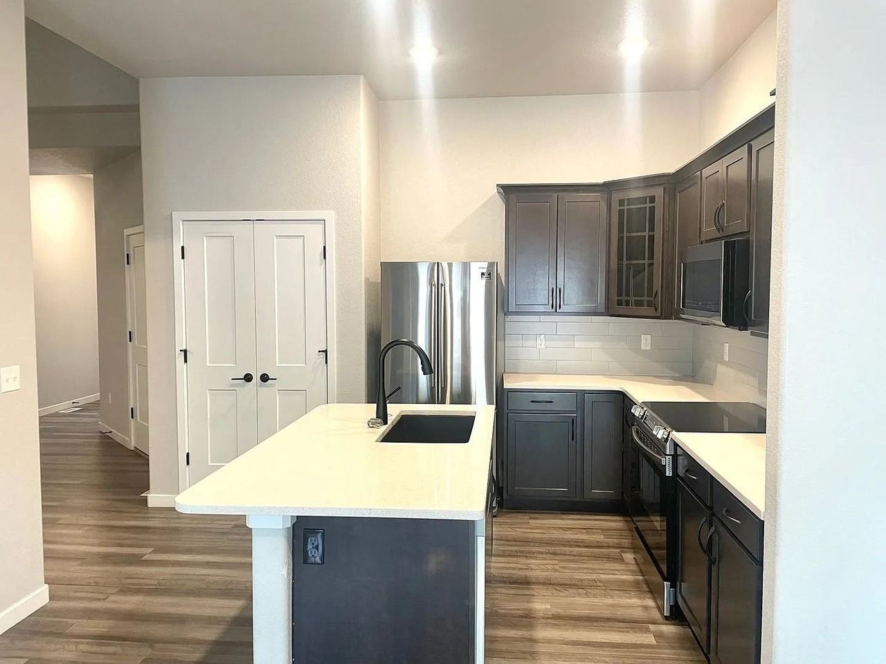 2828 2828 Straus Lane  - 2828 Straus Lane - Photo 6 of 19