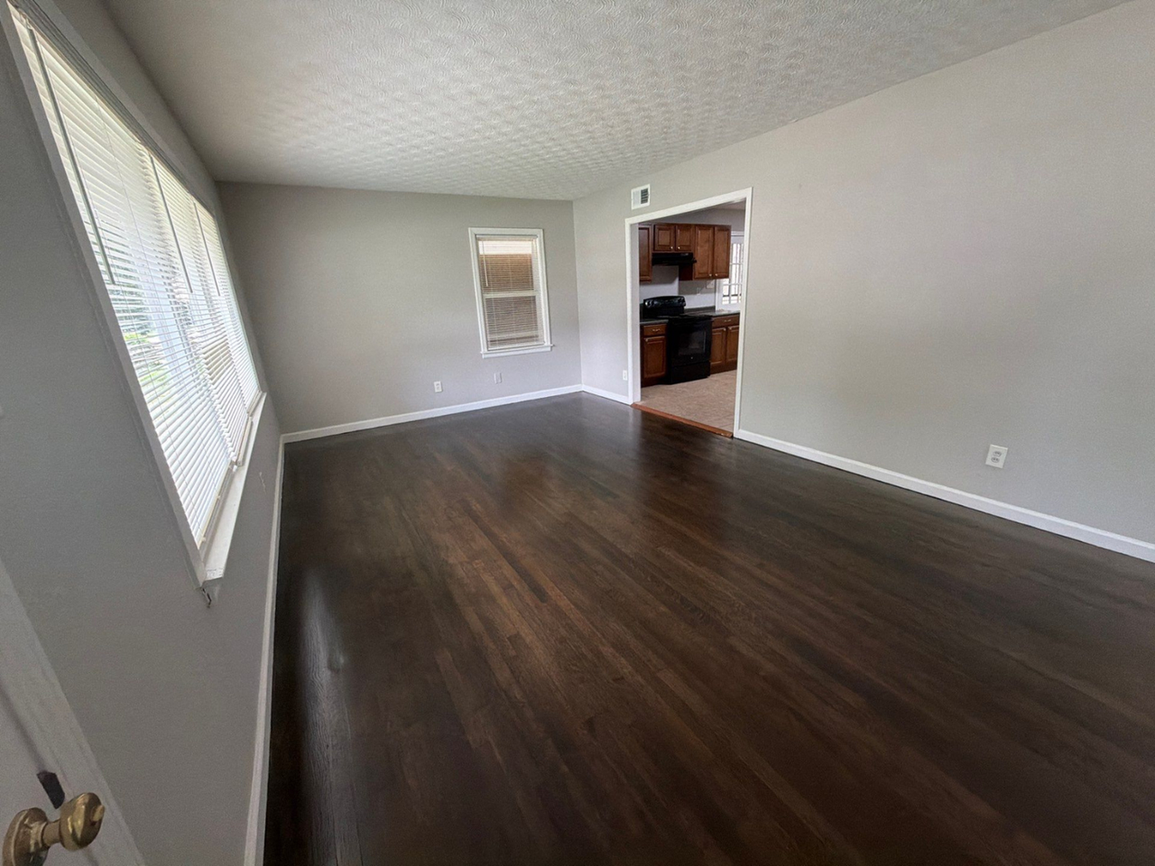 3587 Hallbrook St - Photo 3 of 17