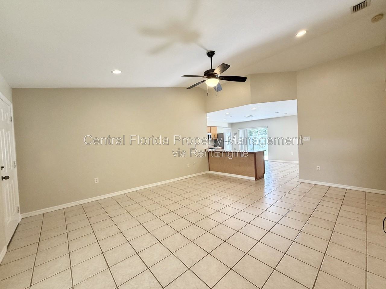 939 Pecan St - Photo 2 of 14
