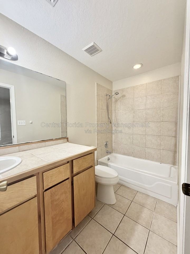 939 Pecan St - Photo 6 of 14