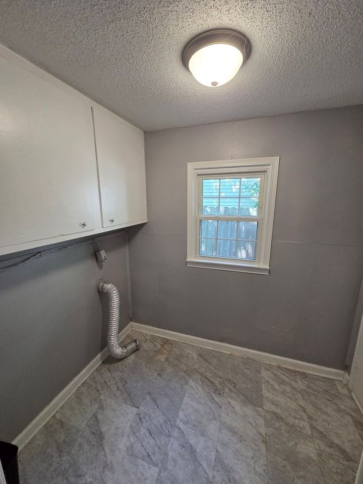 331 W 4th St - Photo 3 of 16