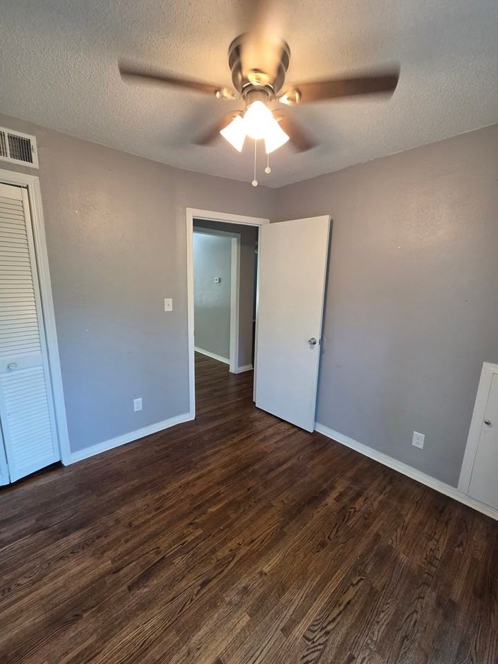 331 W 4th St - Photo 4 of 16