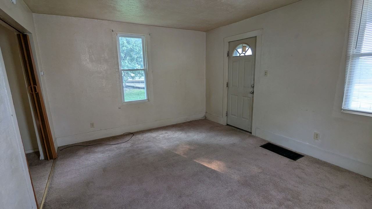 1316 4th St Ne - Photo 4 of 22