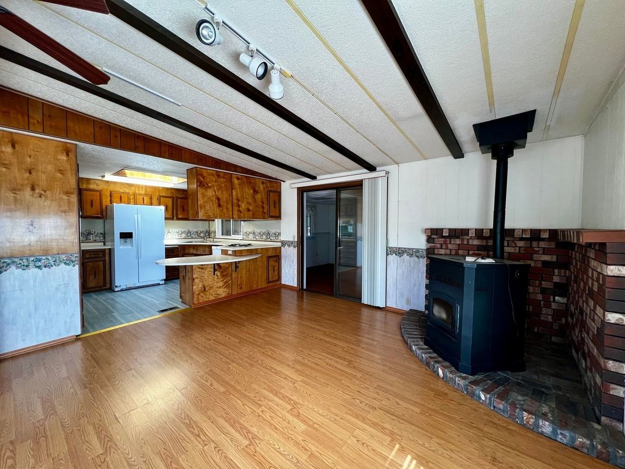 1402 Hickory Rd - Photo 3 of 19