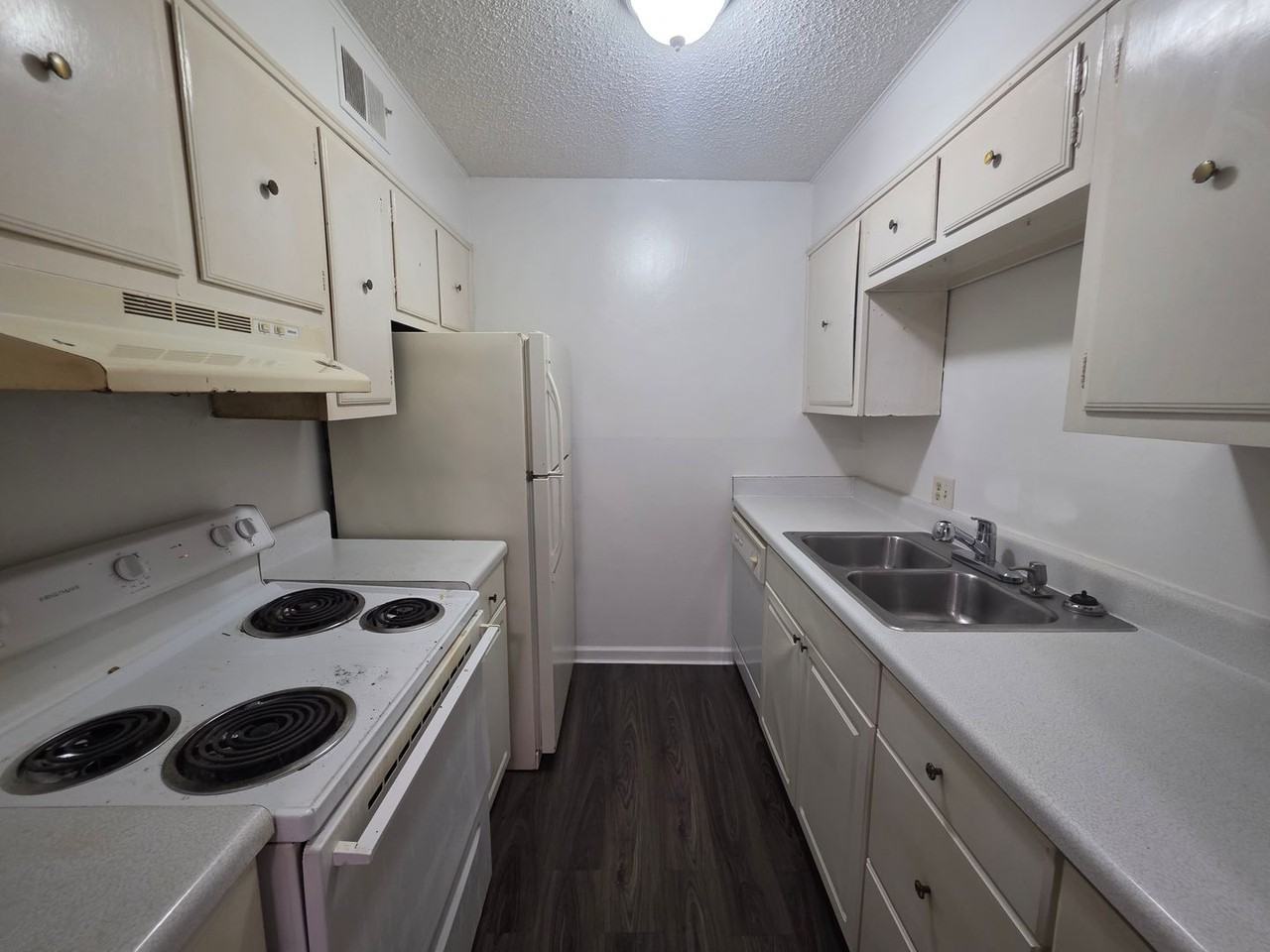 1208 Bush River Rd - Photo 6 of 19
