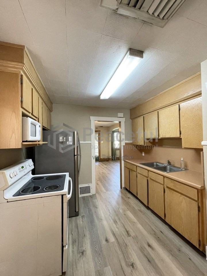 1637 S 800 E - Photo 4 of 12