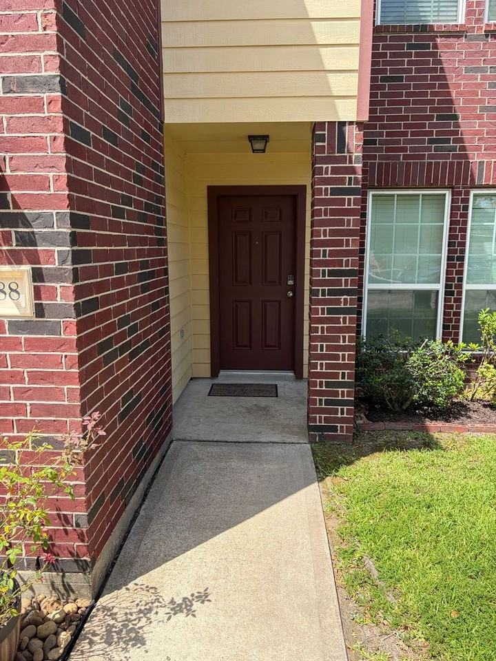 2588 Hallmark Oak St - Photo 2 of 27