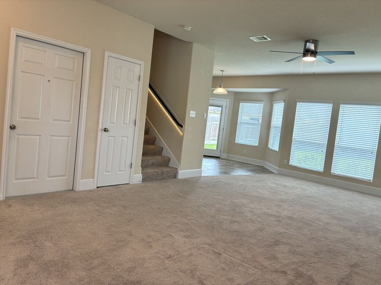 2588 Hallmark Oak St - Photo 4 of 27