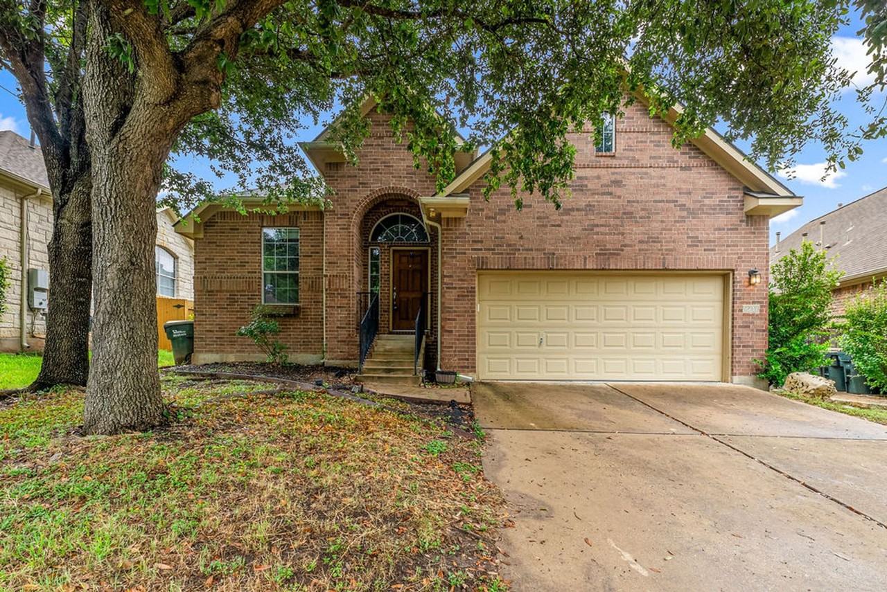 2217 Westfalian Trl - Photo 2 of 20