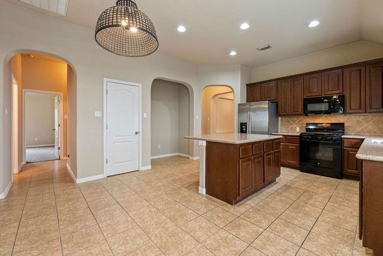 2217 Westfalian Trl - Photo 5 of 20