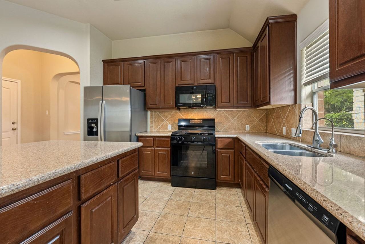 2217 Westfalian Trl - Photo 6 of 20
