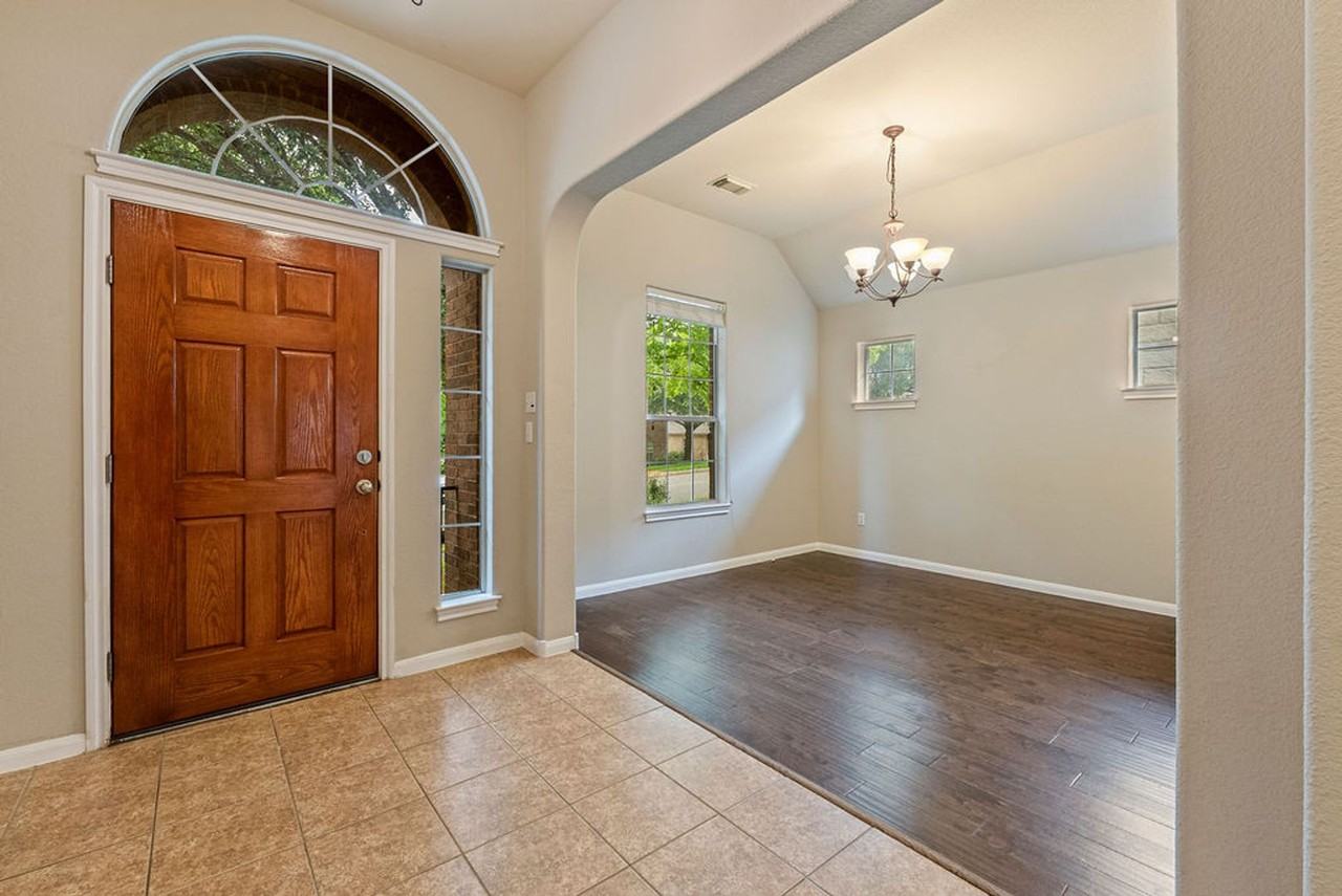 2217 Westfalian Trl - Photo 7 of 20