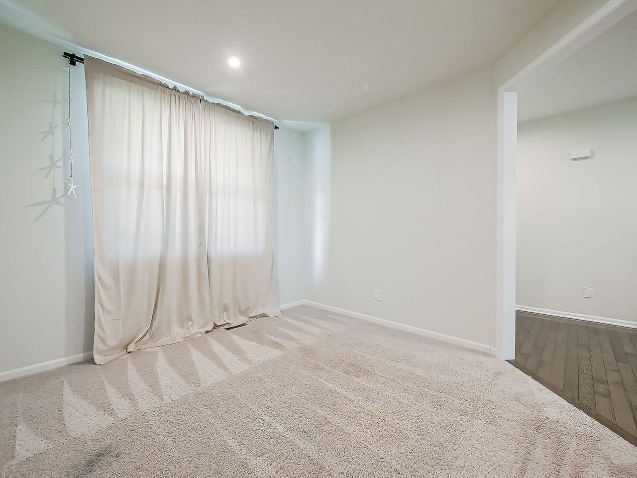 1582 Beachwood Dr - Photo 4 of 50
