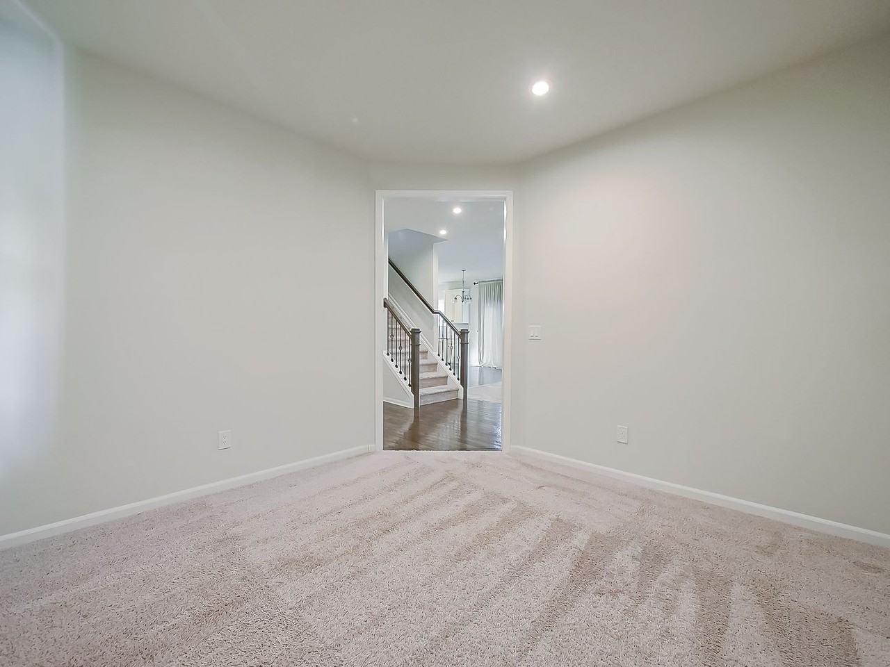 1582 Beachwood Dr - Photo 5 of 50