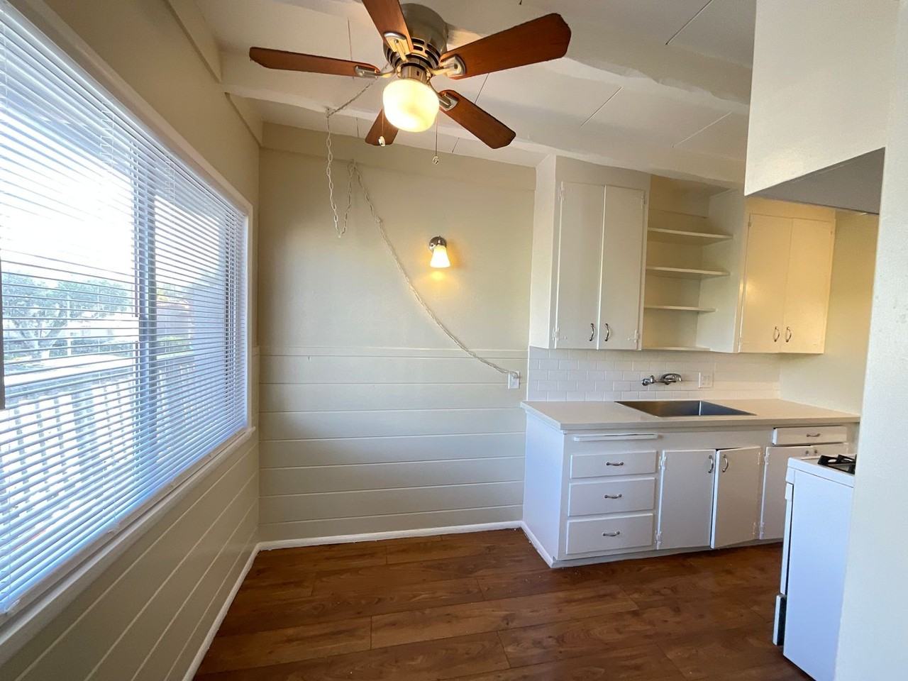 203 Acacia Ave - Photo 3 of 21