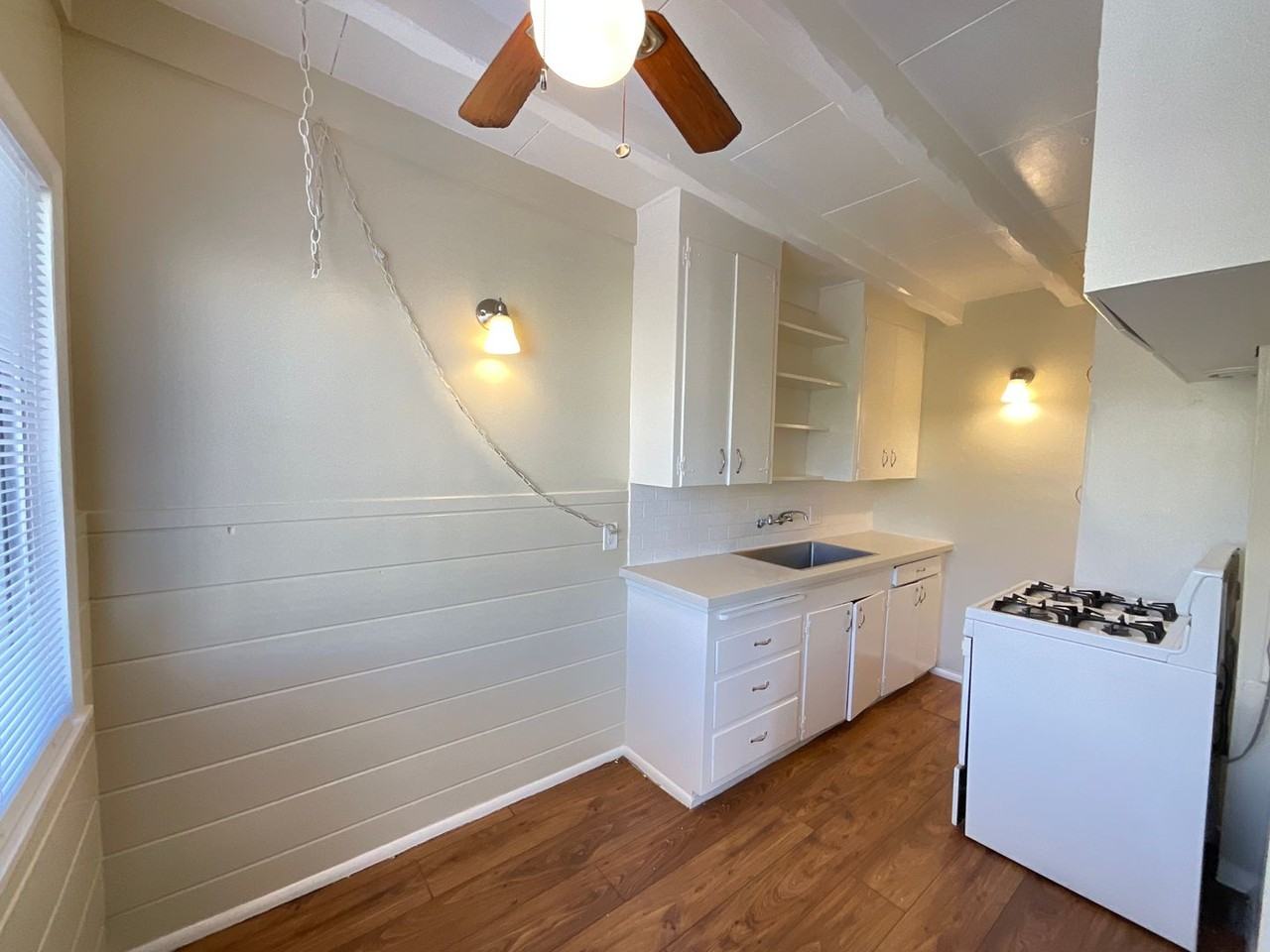 203 Acacia Ave - Photo 4 of 21