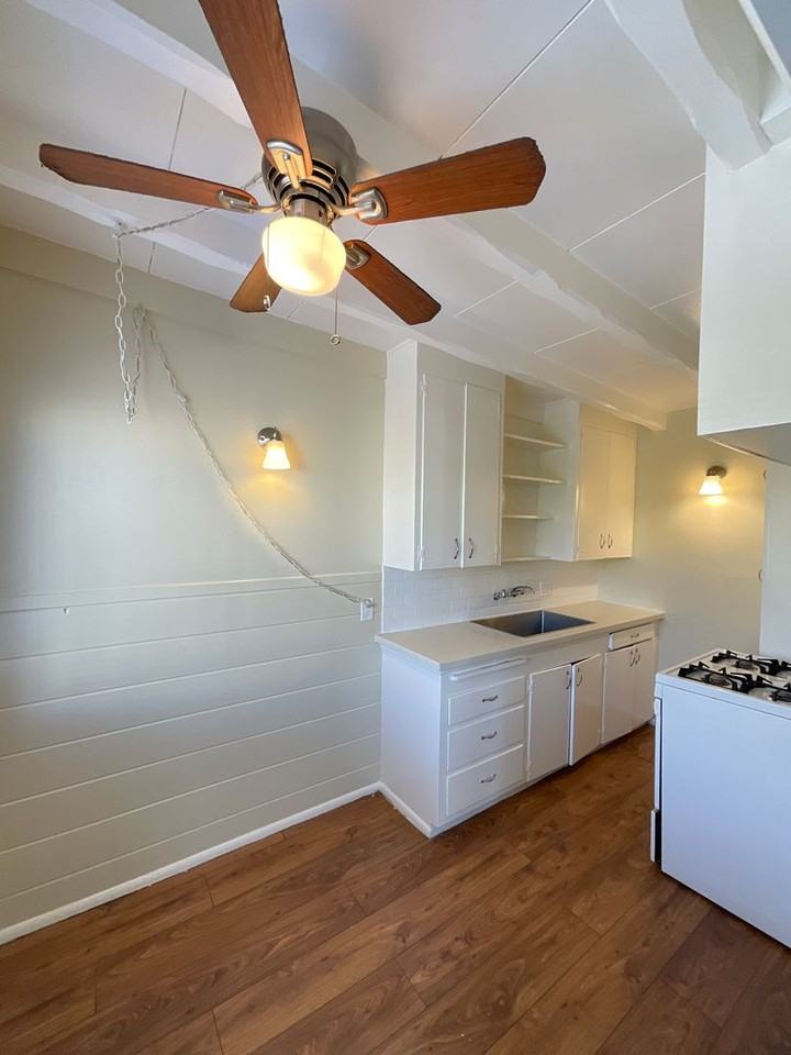 203 Acacia Ave - Photo 5 of 21