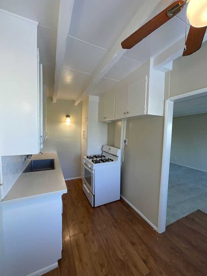 203 Acacia Ave - Photo 7 of 21