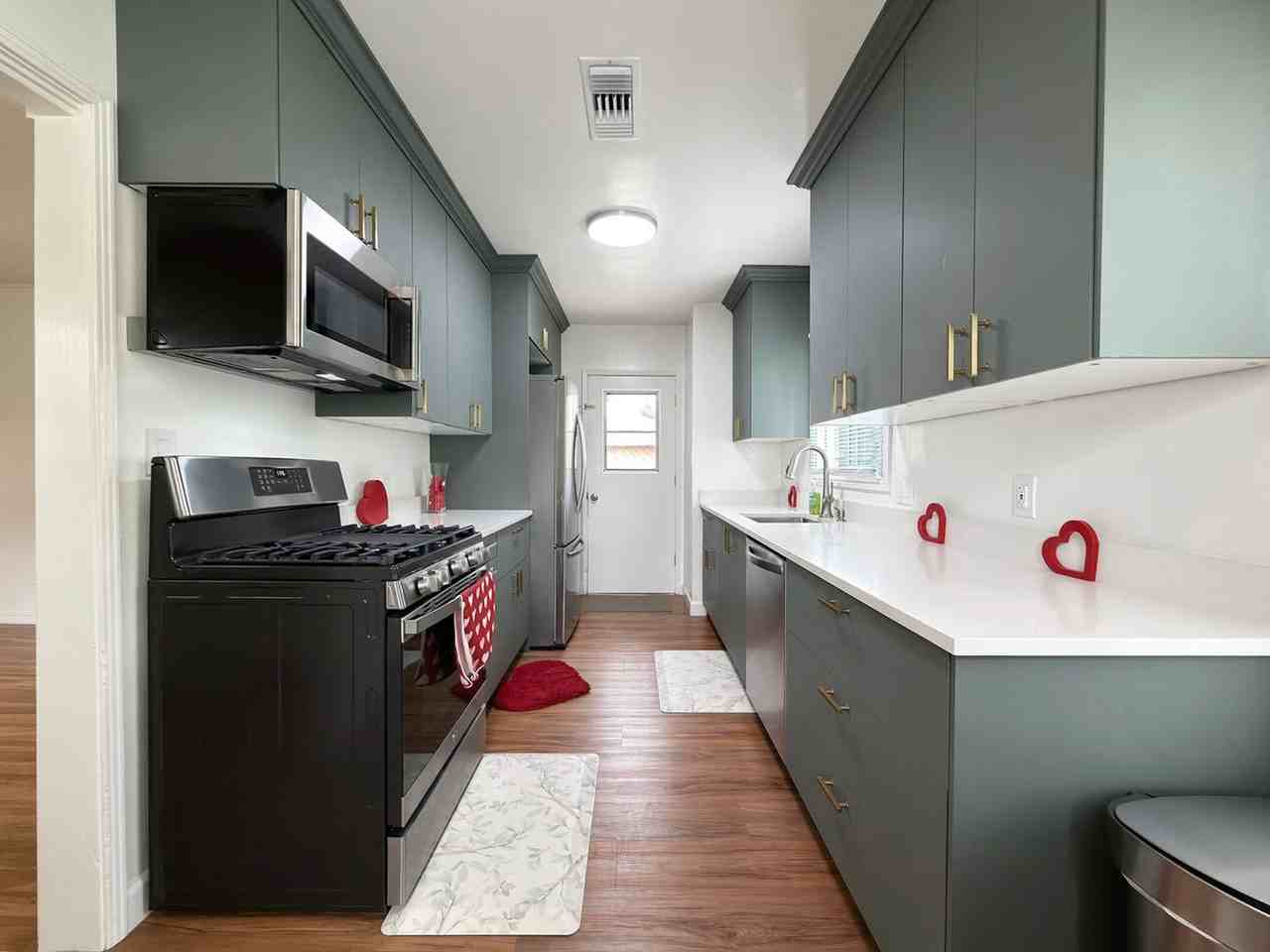 5493 E 29th St - Photo 3 of 32