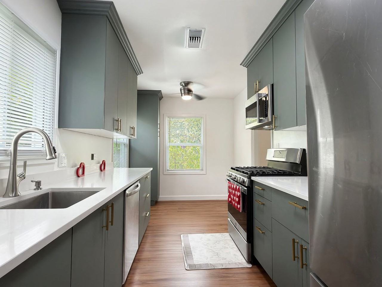 5493 E 29th St - Photo 4 of 32