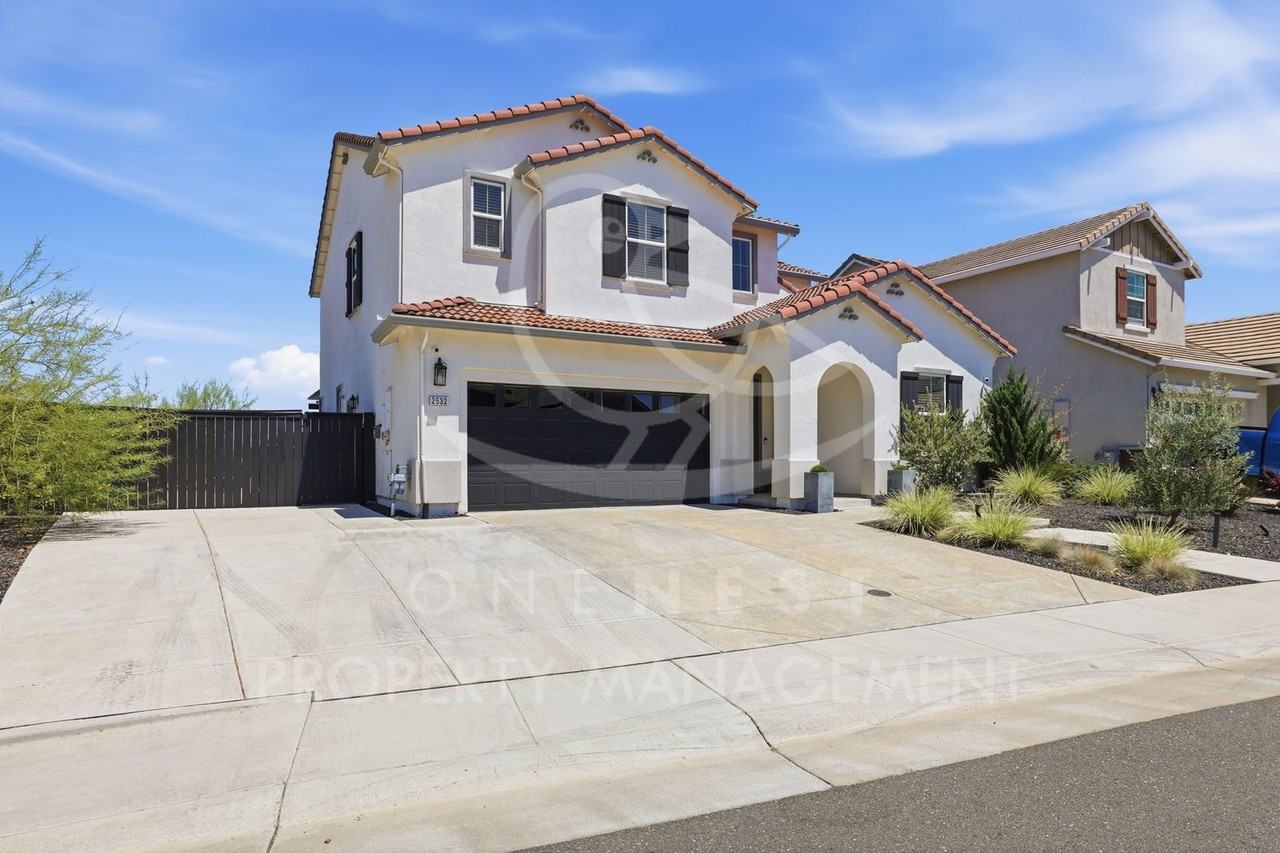 2532 Eastridge Dr