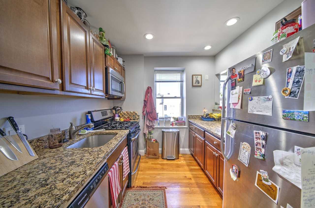 28 Chelsea St - Photo 3 of 10