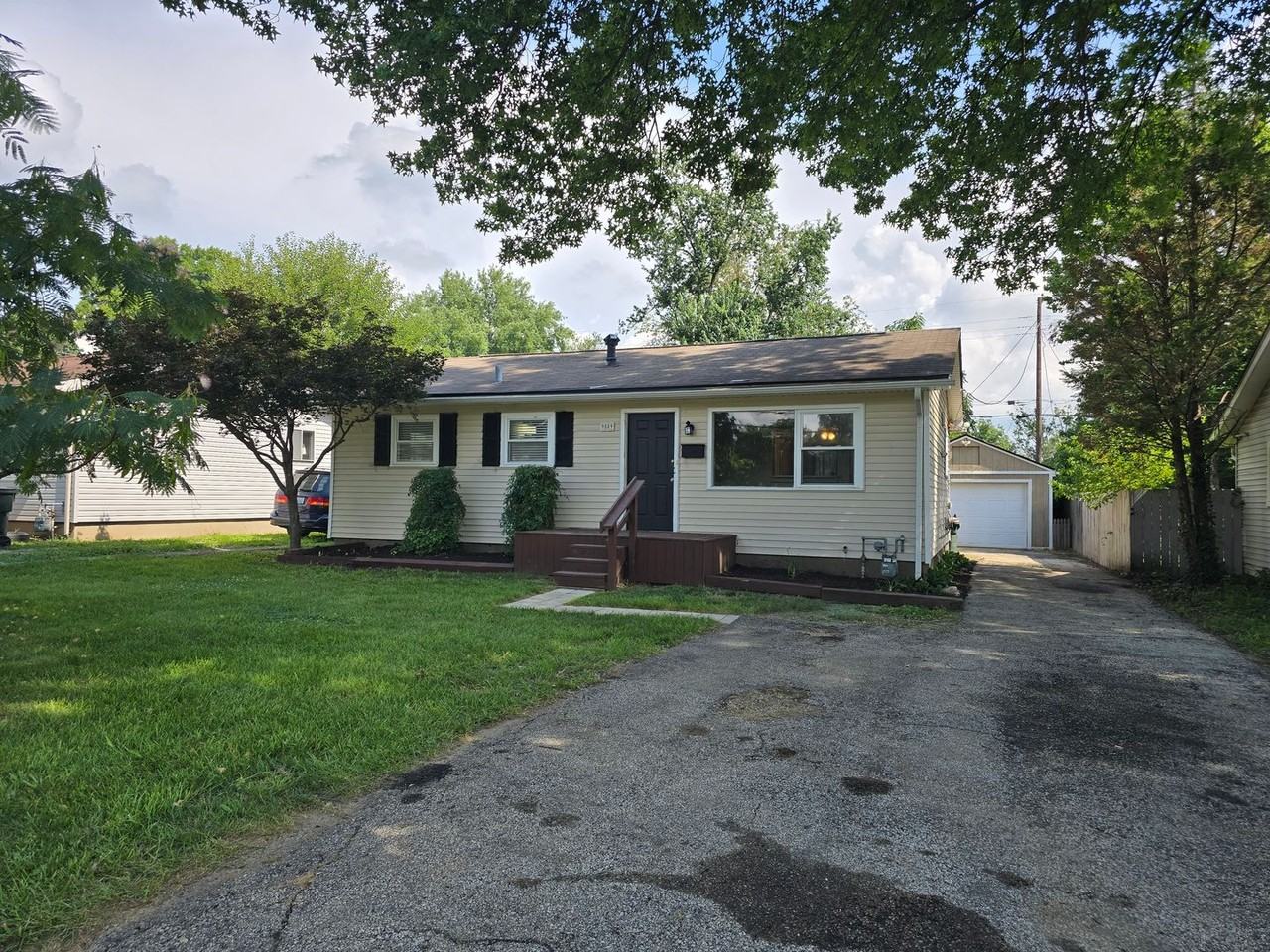 9809 Old Six Mile Ln - Photo 3 of 50