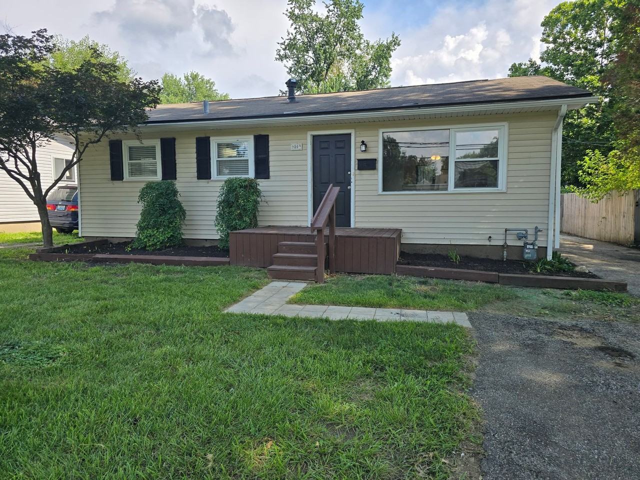 9809 Old Six Mile Ln - Photo 4 of 50