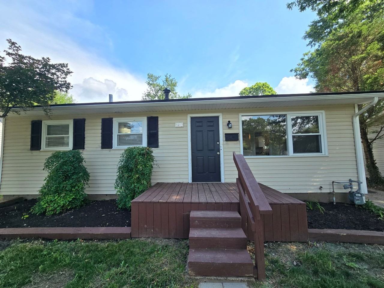 9809 Old Six Mile Ln - Photo 5 of 50