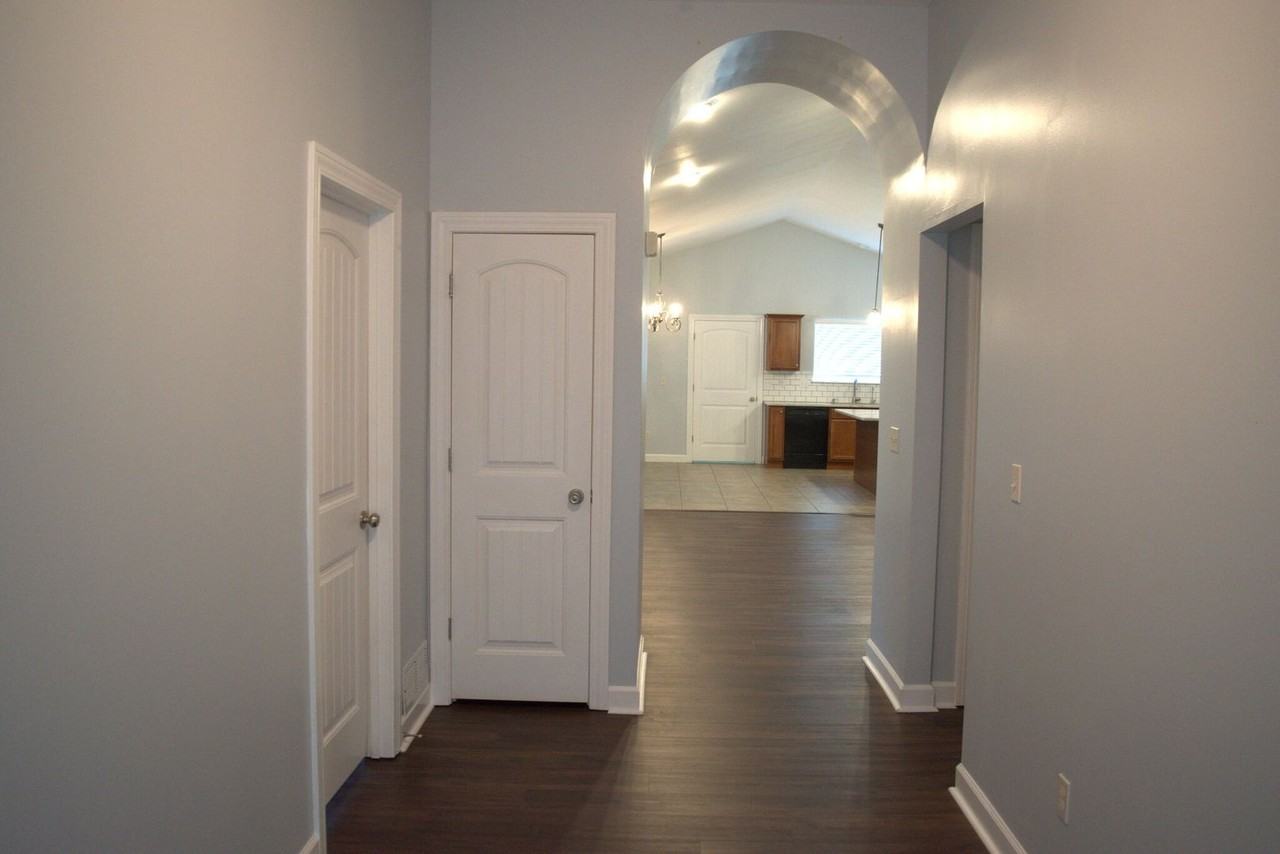 106 Corcoran Dr - Photo 6 of 27