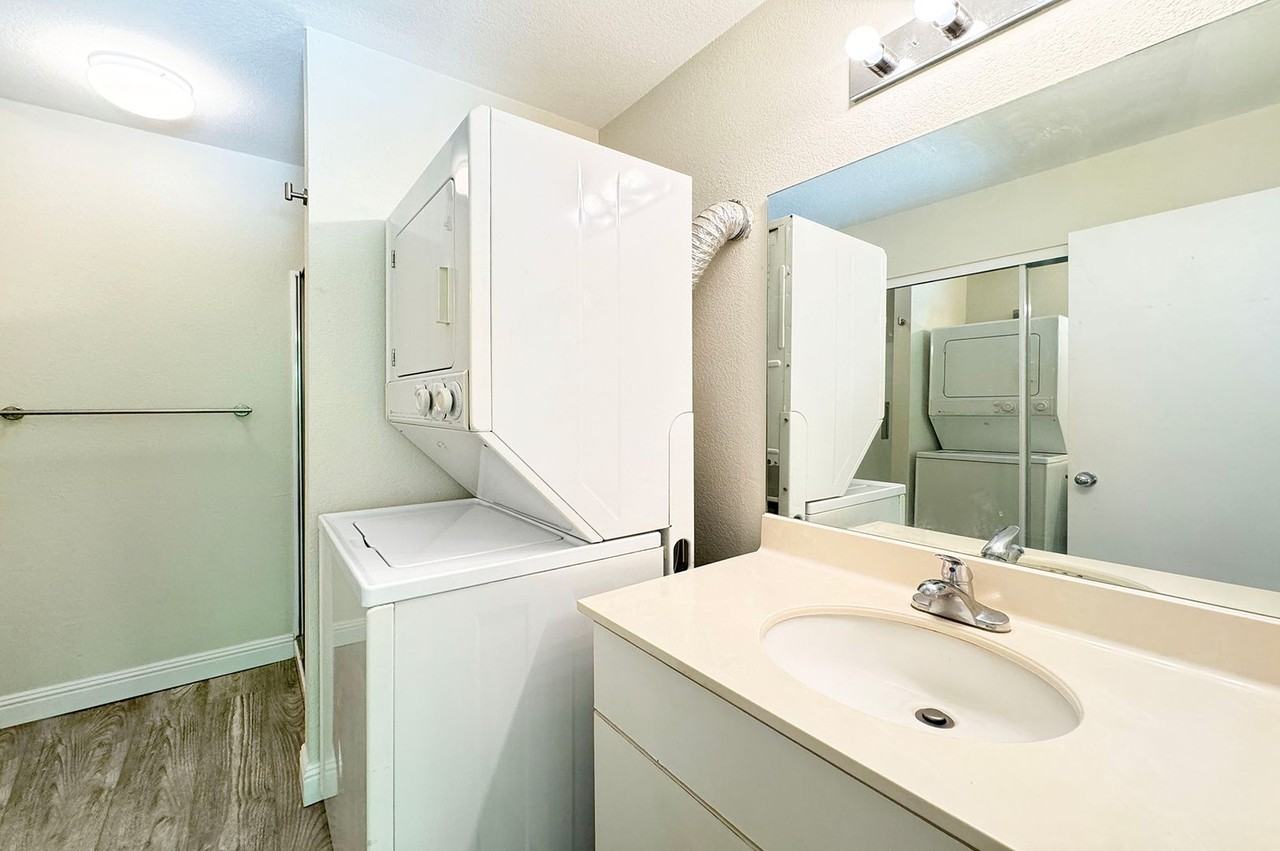 373 Mananai Pl #44R - Photo 2 of 12
