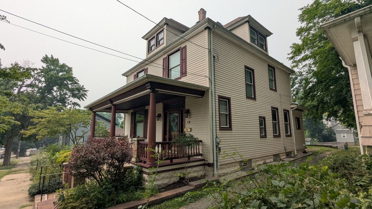 212 Chestnut Ave Ne - Photo 3 of 47