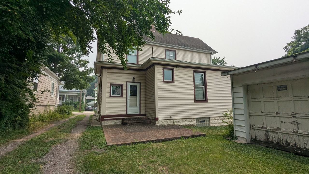 212 Chestnut Ave Ne - Photo 4 of 47