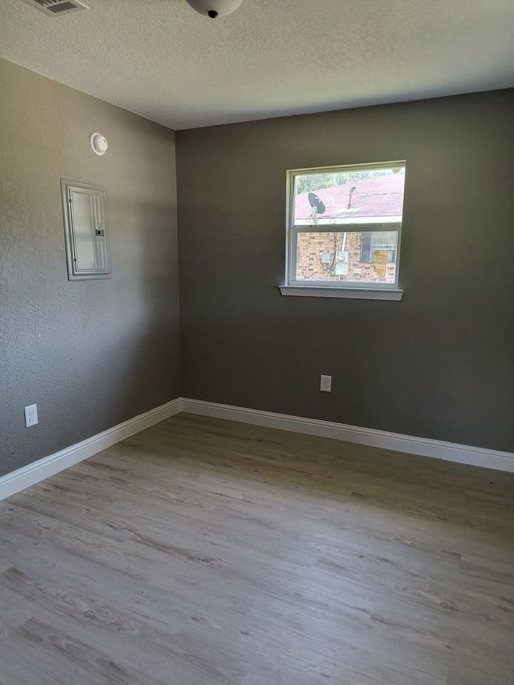4428 Pine St - Photo 2 of 7