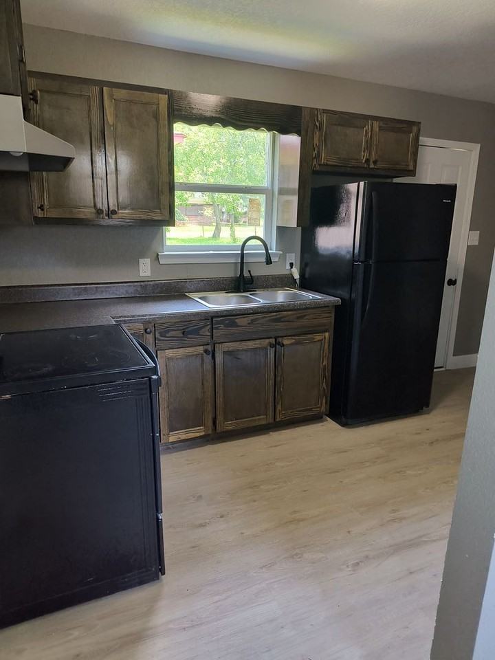 4428 Pine St - Photo 3 of 7