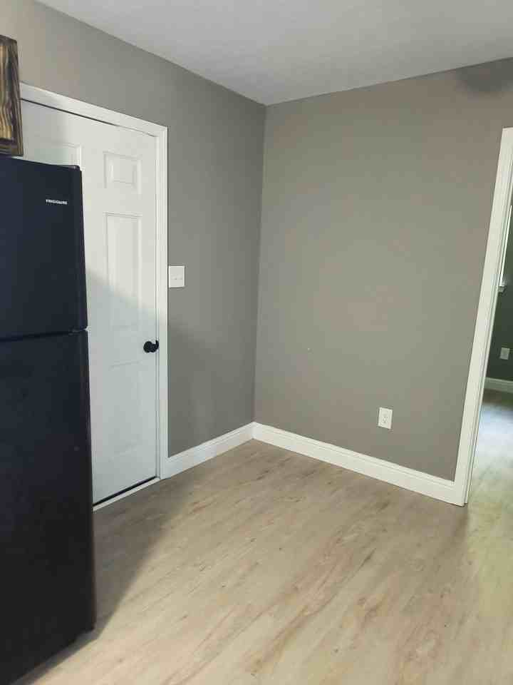4428 Pine St - Photo 4 of 7