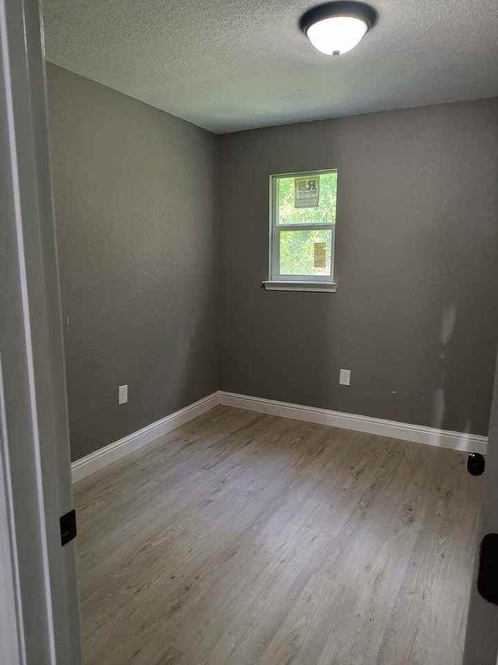 4428 Pine St - Photo 5 of 7