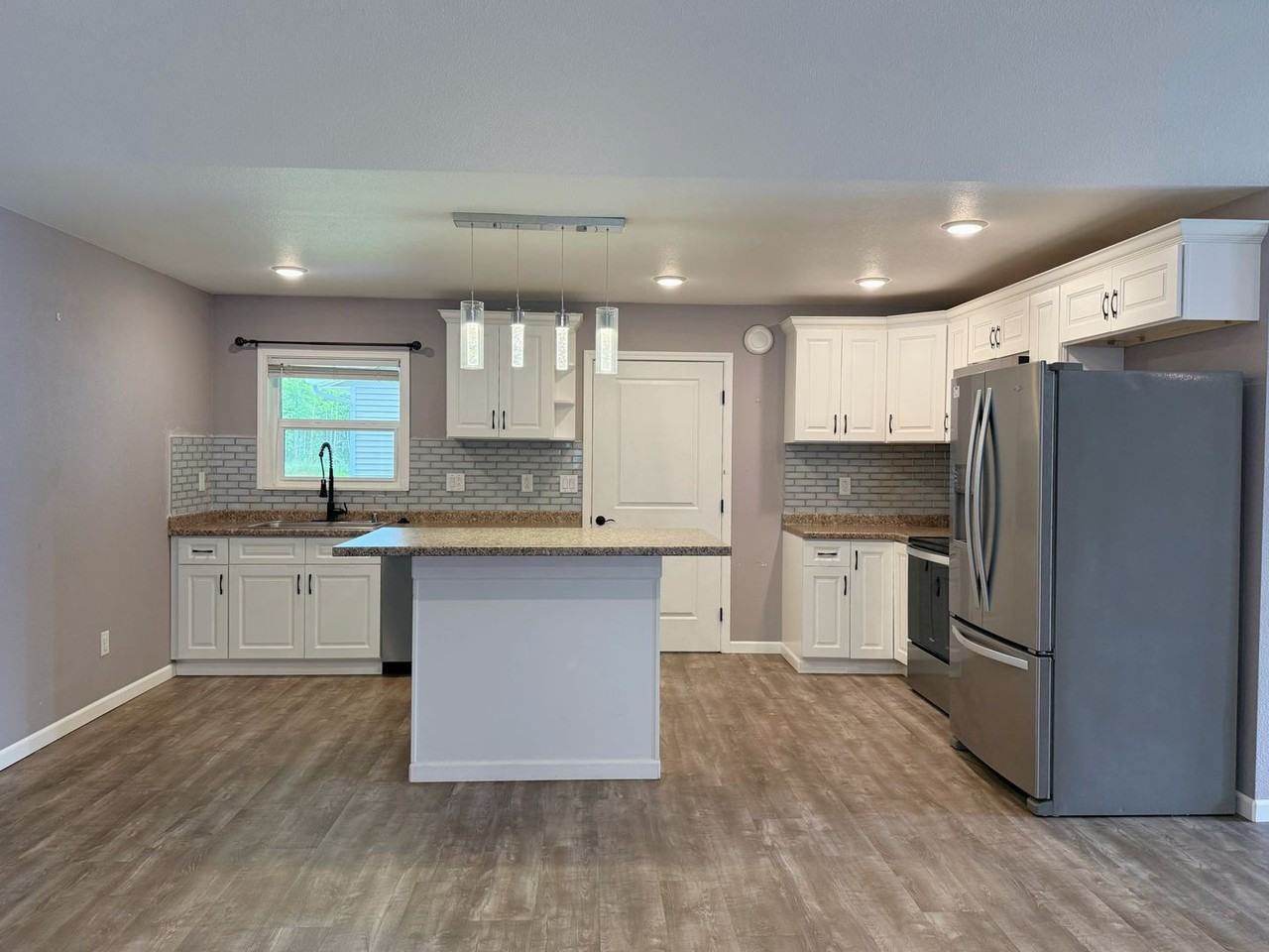 1466 Joyce Dr - Photo 5 of 18