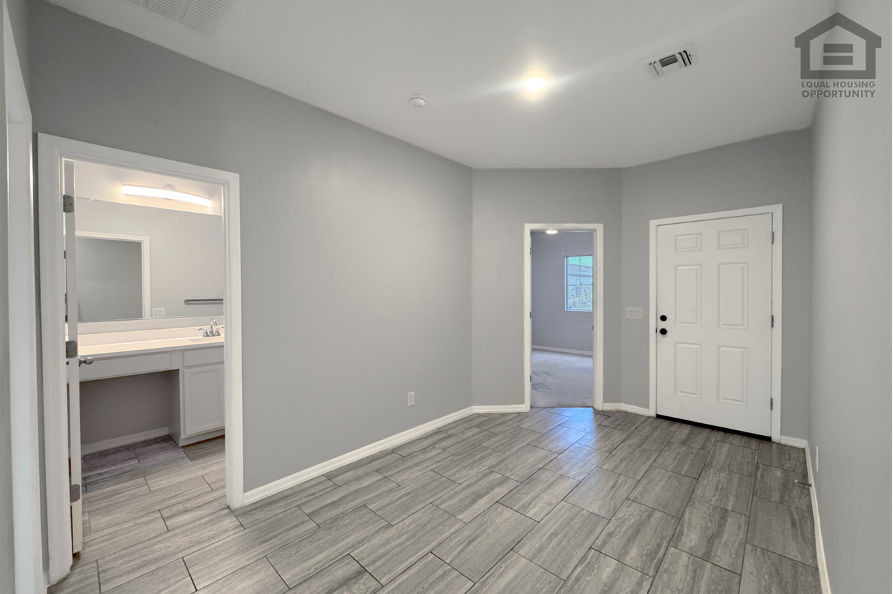 12731 W Myrtle Ave - Photo 7 of 45