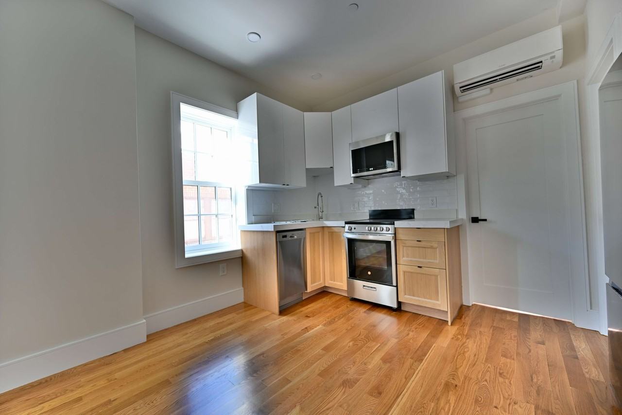 17 Winchester St - Photo 2 of 10