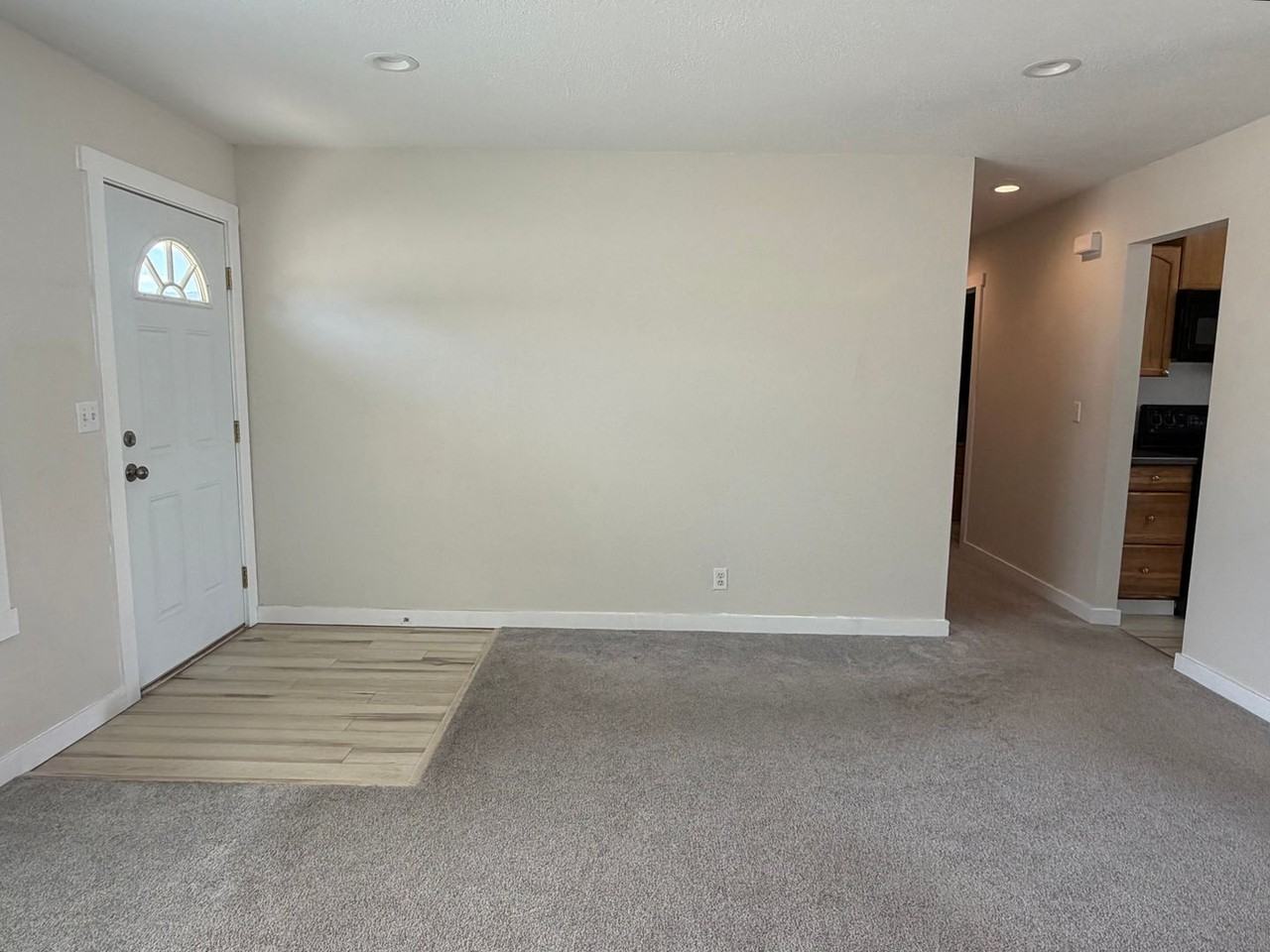 209 Goldcrest St - Photo 4 of 17