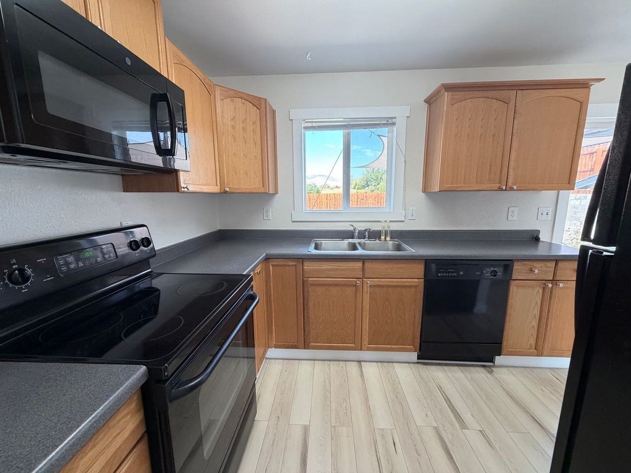 209 Goldcrest St - Photo 6 of 17