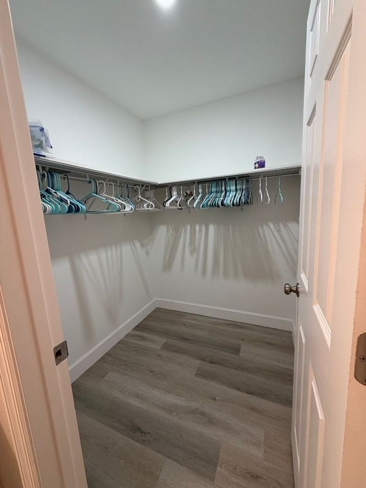 1206 Sw 8th St - Photo 5 of 34