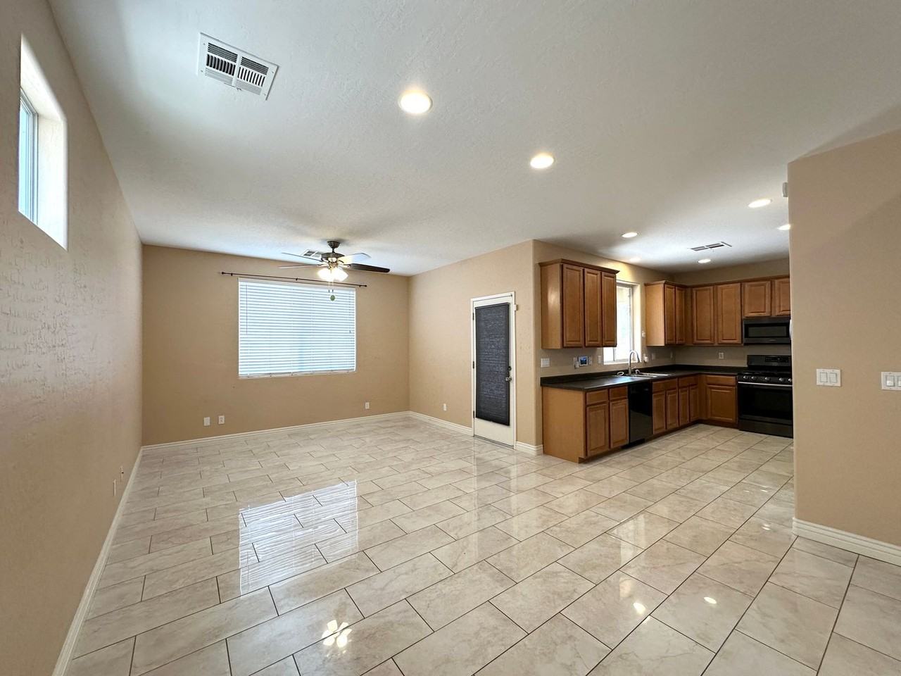 10596 La Campana St - Photo 3 of 21