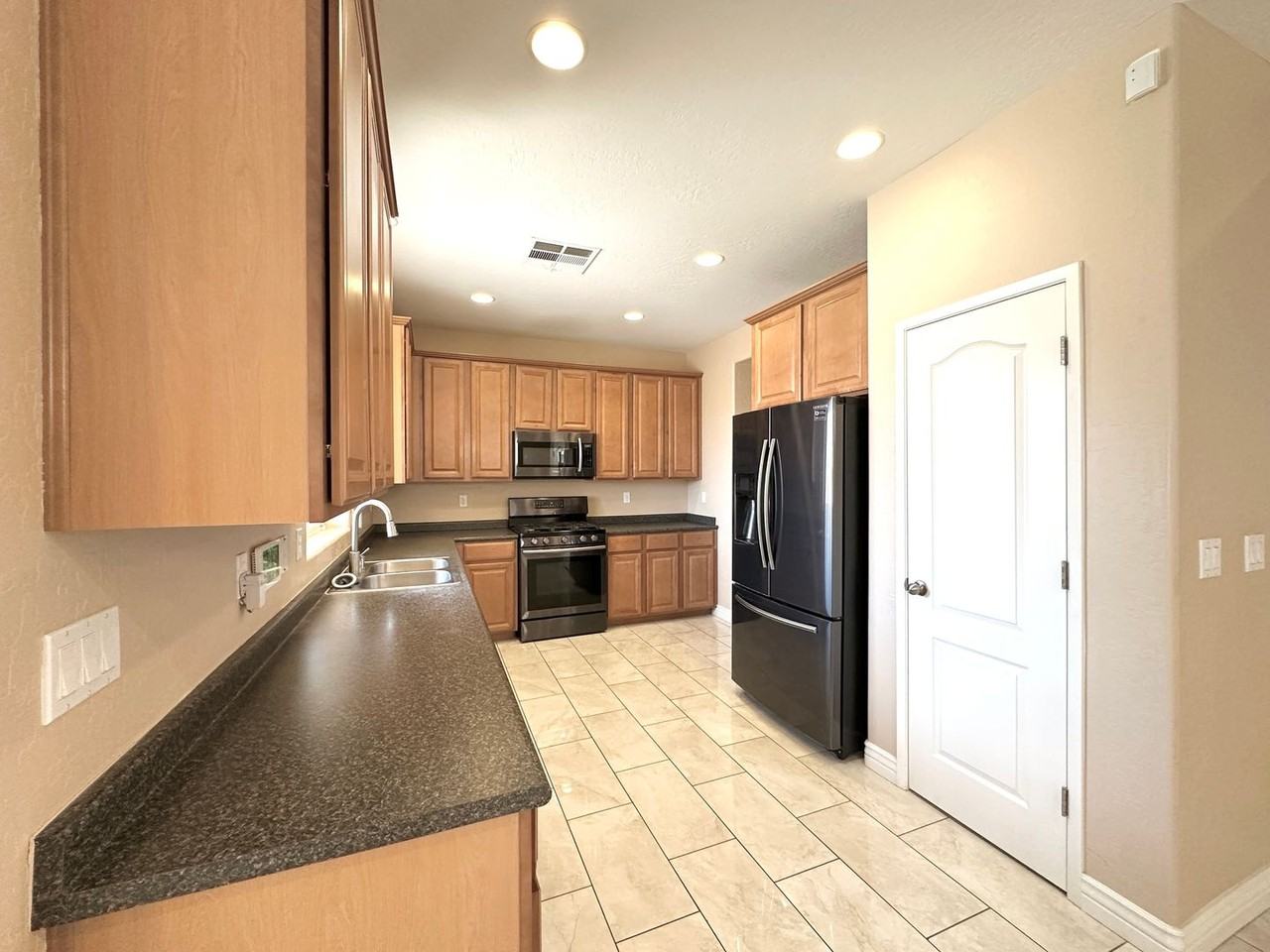 10596 La Campana St - Photo 5 of 21