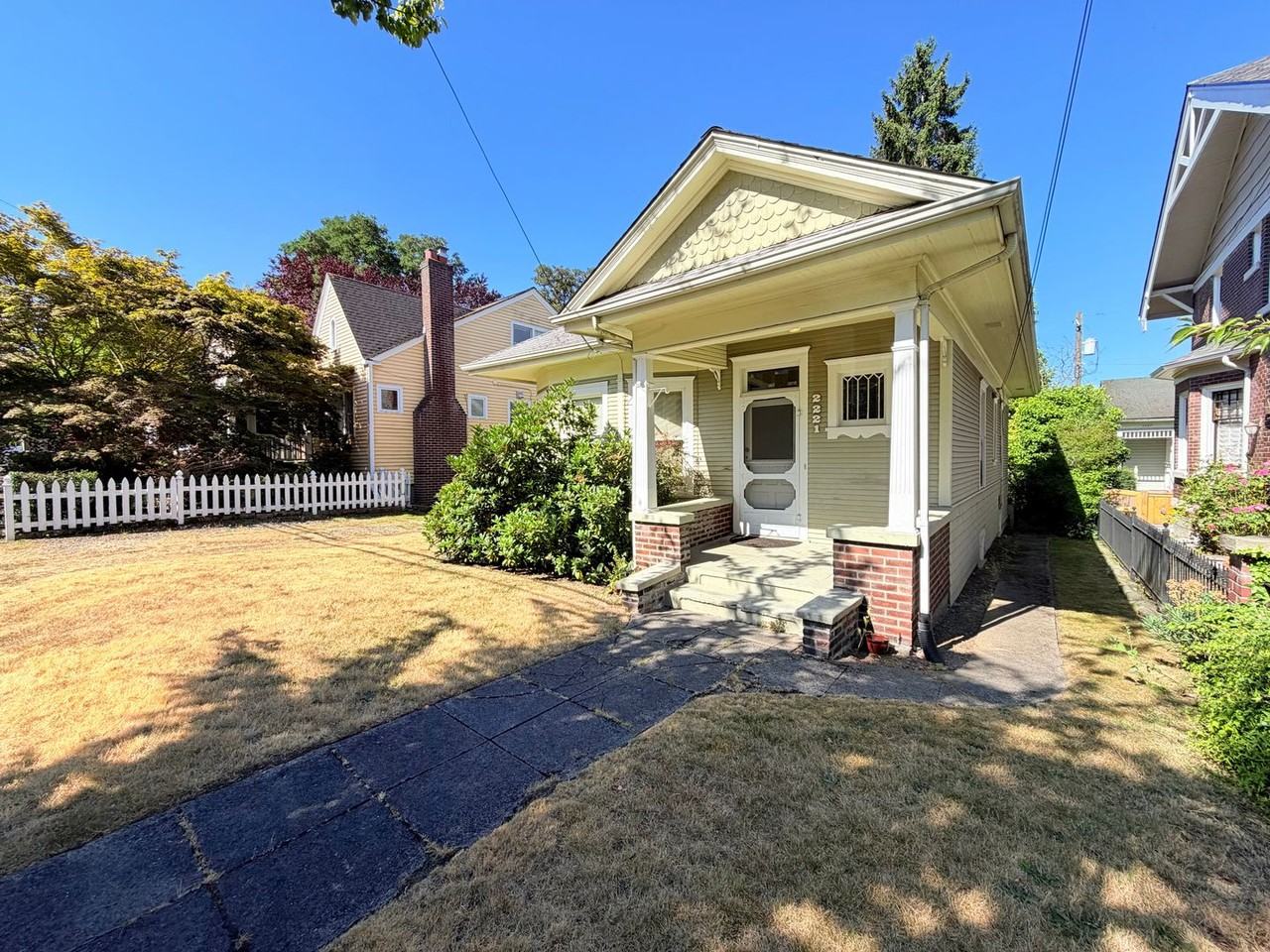 2221 1st Ave N - Photo 2 of 24