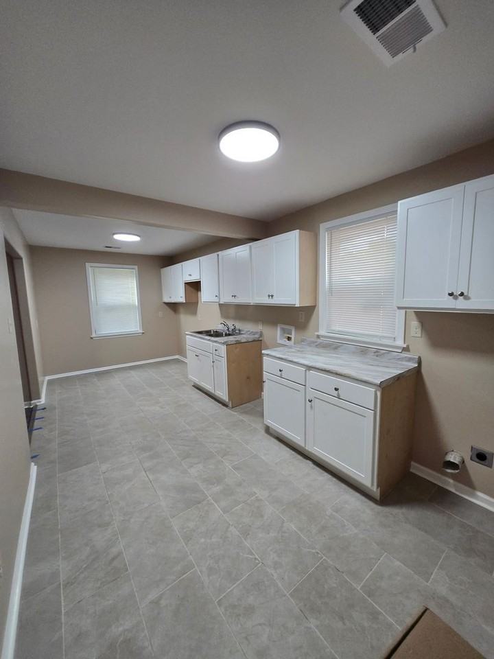 1947 Clovia Ln - Photo 6 of 16